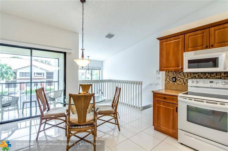 Boynton Beach, FL 33437,9705 Sills Dr  #204