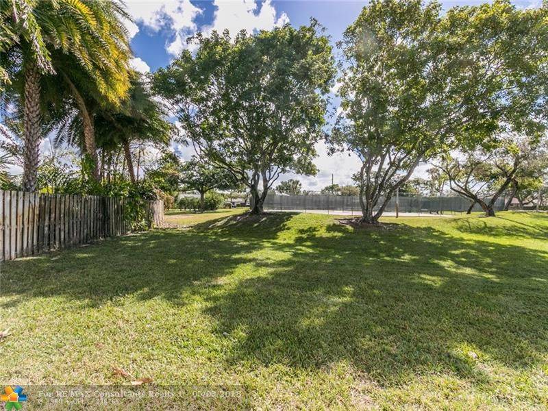 Weston, FL 33326,16818 Royal Poinciana Dr