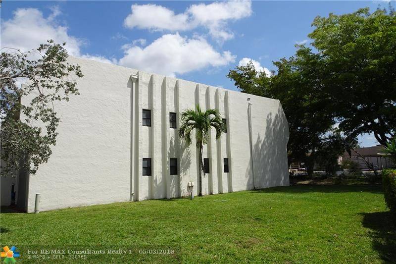 Coral Springs, FL 33065,3199 Coral Hills Dr  #3