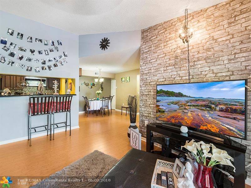 Coral Springs, FL 33073,4852 N State Road 7  #305