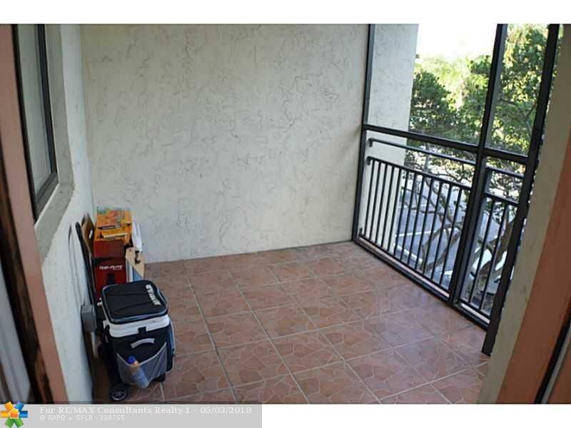 Weston, FL 33326,419 Lakeview Dr  #202