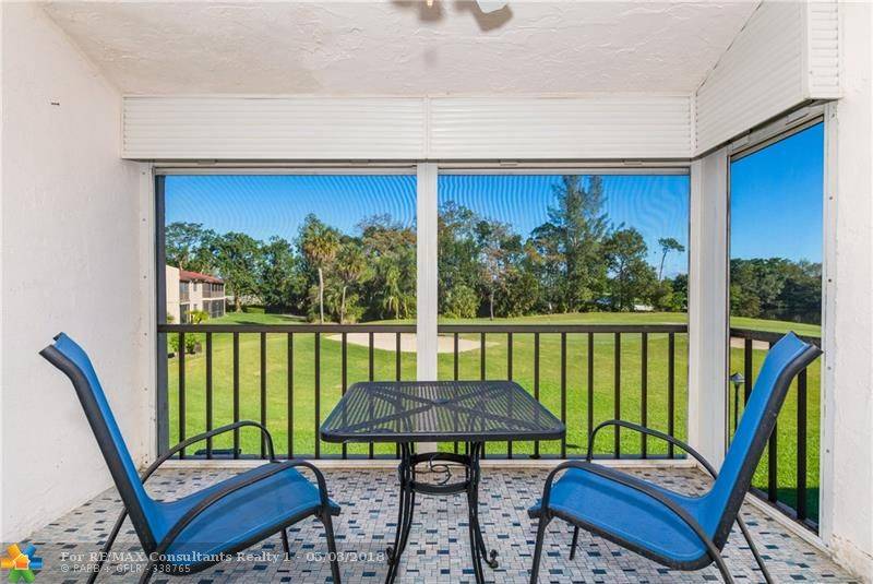 Boca Raton, FL 33433,8315 Casa Del Lago  #4F