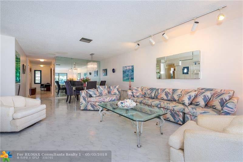 Boca Raton, FL 33433,8315 Casa Del Lago  #4F