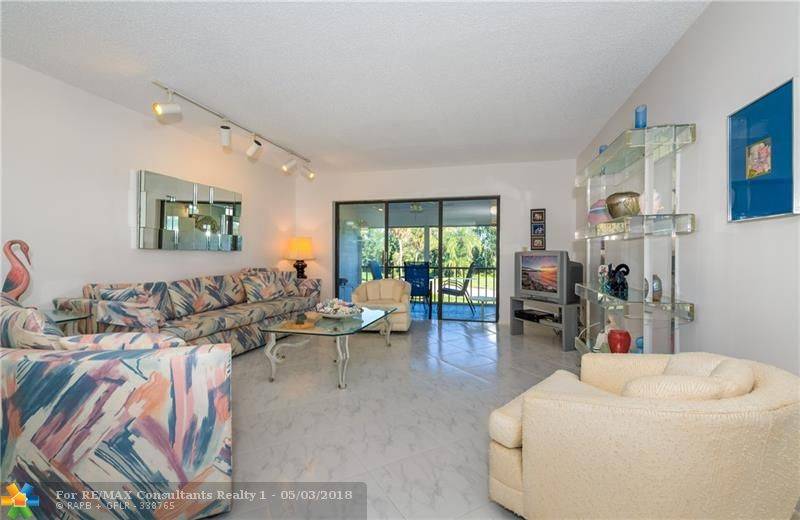 Boca Raton, FL 33433,8315 Casa Del Lago  #4F