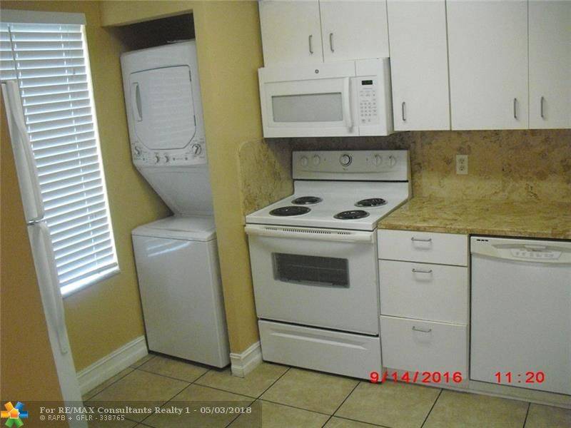 Coral Springs, FL 33071,998 Coral Club Dr  #998