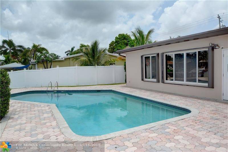 Pompano Beach, FL 33060,990 SE 5th Ct