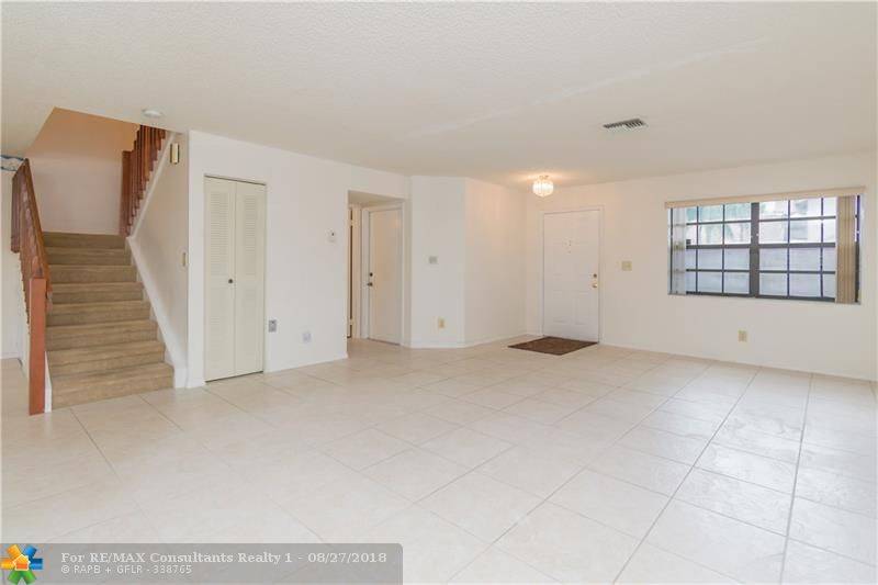 Plantation, FL 33324,9183 Vineyard Lake Dr  #9183