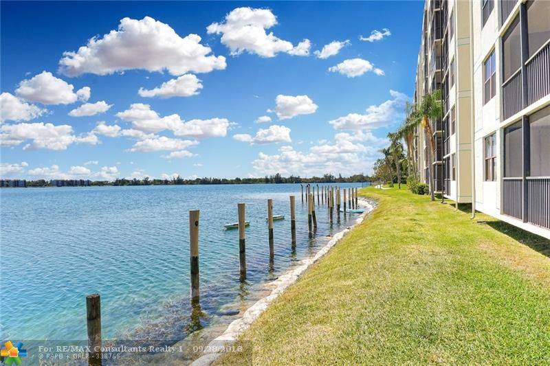 Oakland Park, FL 33309,105 Lake Emerald Dr  #205