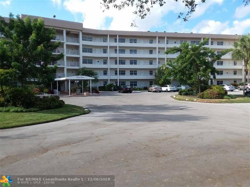 Pompano Beach, FL 33069,555 Oaks Ln  #403