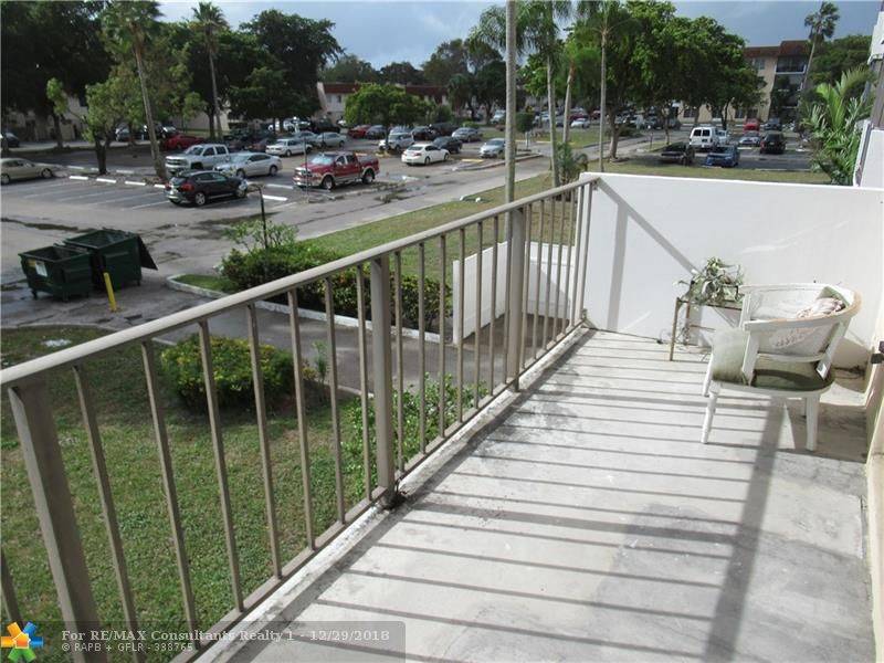 Lauderhill, FL 33319,4174 Inverrary Dr  #208