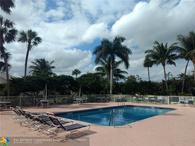 Pompano Beach, FL 33069,624 W Palm Aire Dr  #624