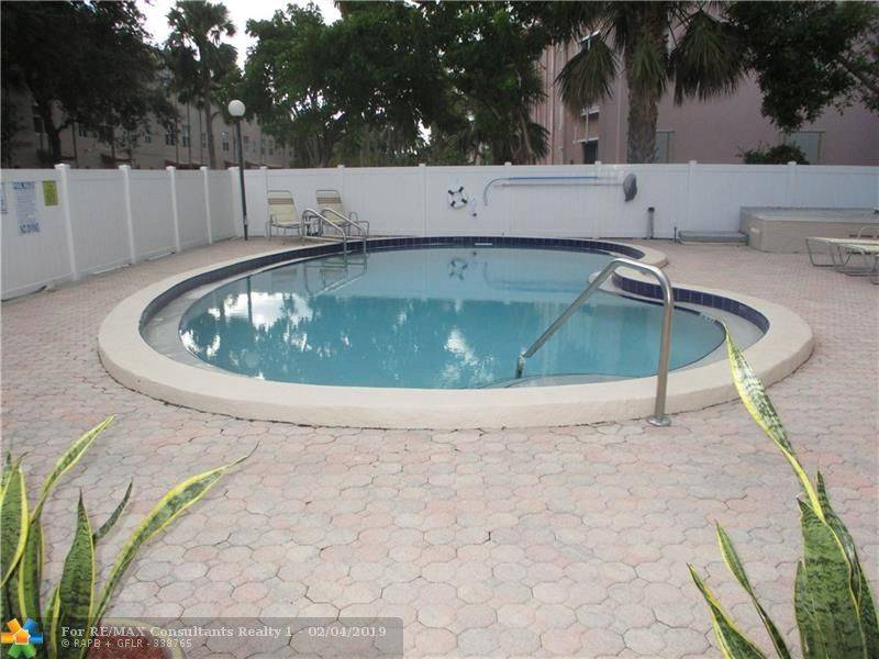 Lauderdale By The Sea, FL 33062,1965 S Ocean Blvd  #308