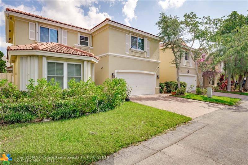 Hollywood, FL 33019,1065 Satinleaf St