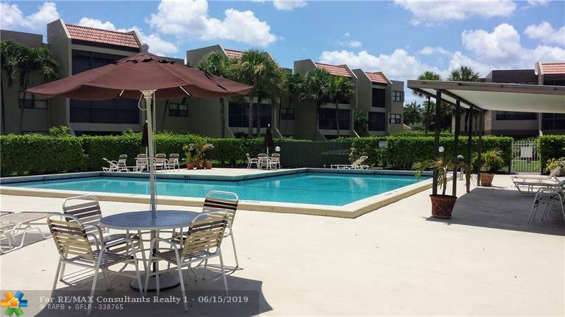 Weston, FL 33326,220 Lakeview Dr  #205