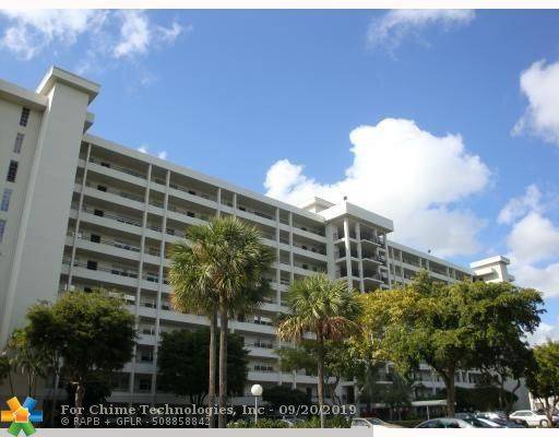 Pompano Beach, FL 33069,575 Oaks Ln  #702