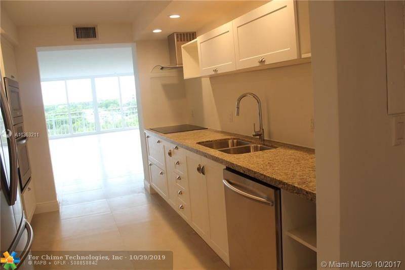 Key Biscayne, FL 33149,600 Grapetree Dr  #5GN