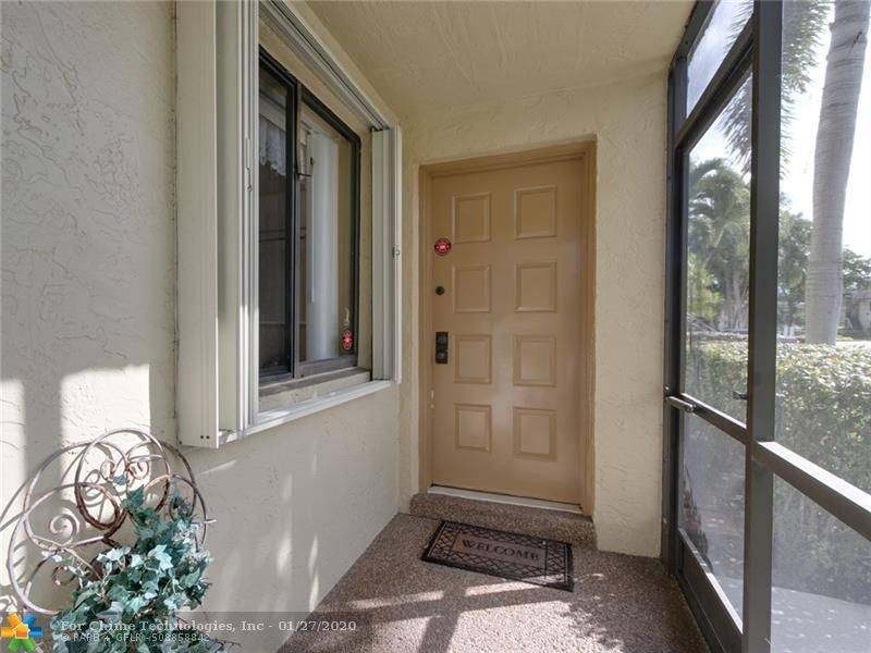 Weston, FL 33326,301 Lakeview Dr  #101