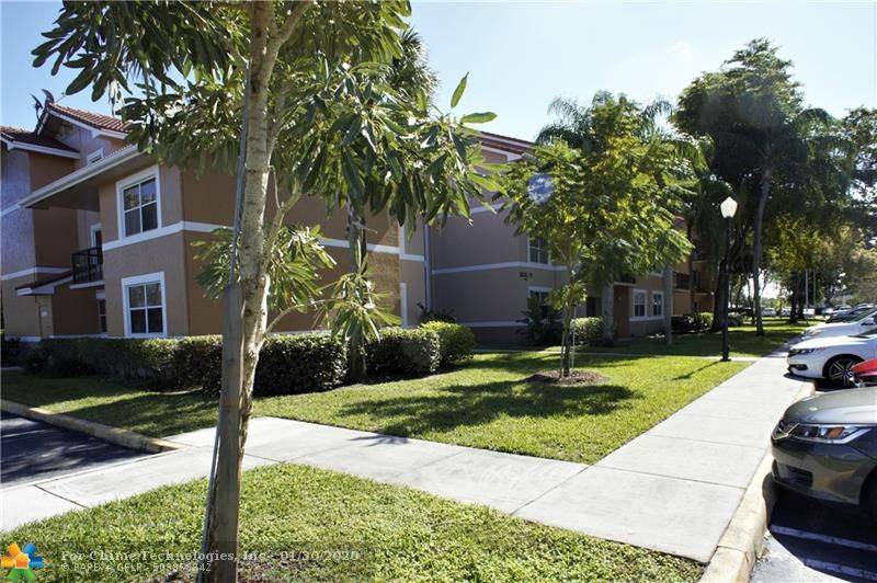 Coral Springs, FL 33067,8801 Wiles Rd  #303