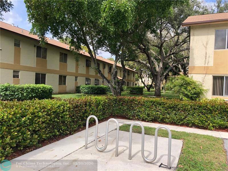 Pompano Beach, FL 33069,106 Gardens Dr  #202