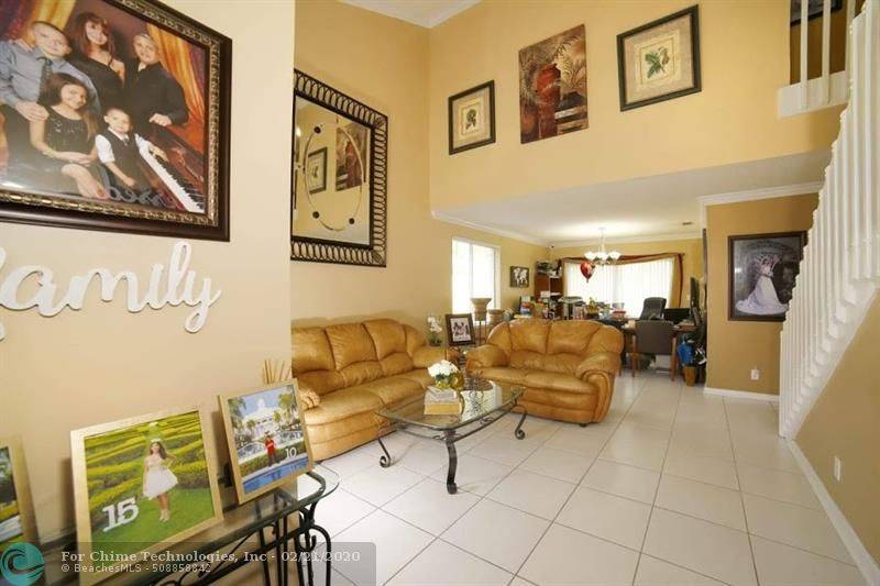 Pembroke Pines, FL 33029,961 SW 177th Way