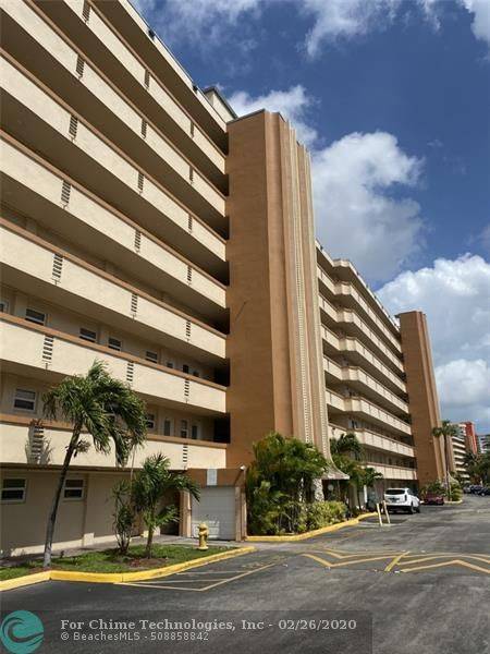 North Miami Beach, FL 33179,1075 NE Miami Gardens Dr  #309