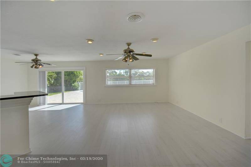 Pompano Beach, FL 33060,942 SE 10th Ct