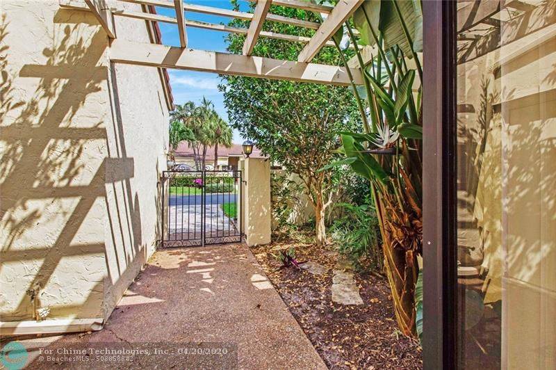 Deerfield Beach, FL 33442,2680 Emerald Way  #2680