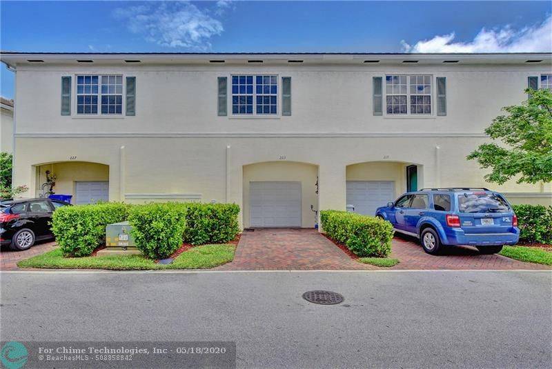 Pompano Beach, FL 33060,223 SW 7th Ct  #223