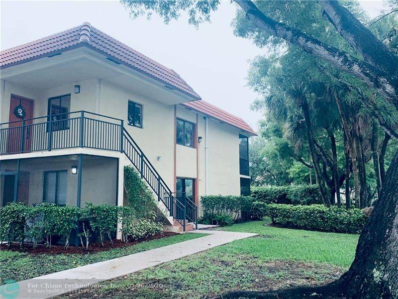 Weston, FL 33326,408 Lakeview Dr  #204