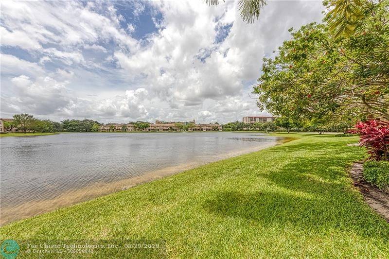 Davie, FL 33328,3335 Lakeside Dr  #36