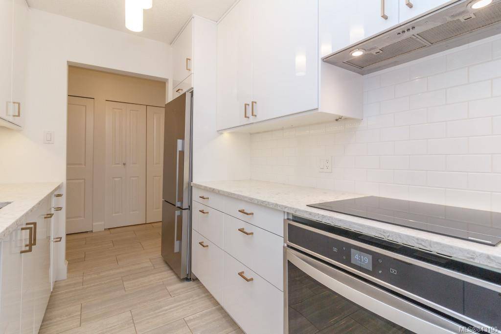 Esquimalt, BC V9A 5R6,955 Dingley Dell #308