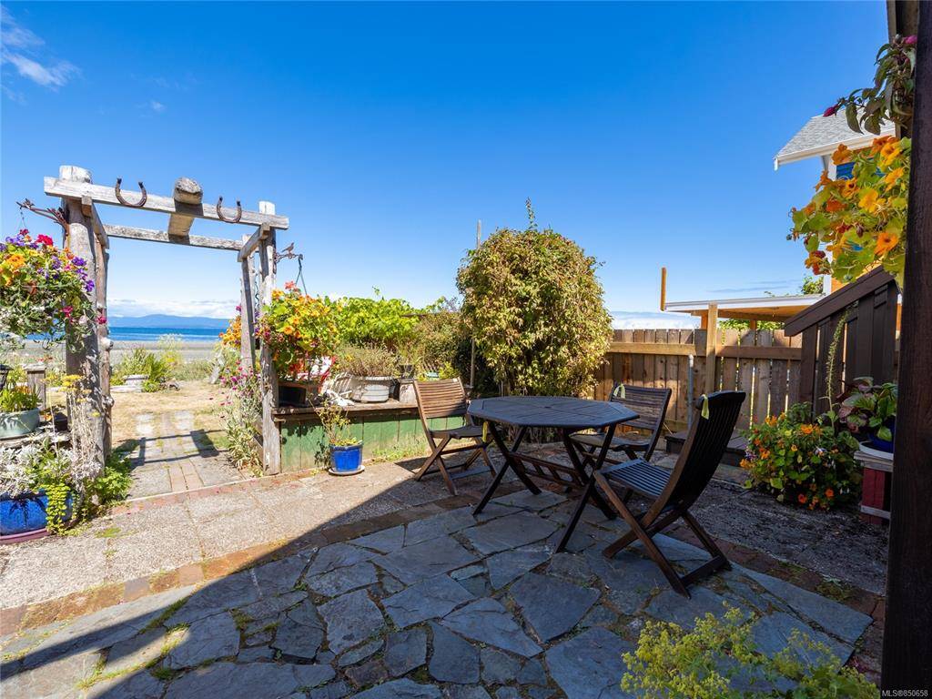 Qualicum Beach, BC V9K 2C6,3281 Island Hwy W