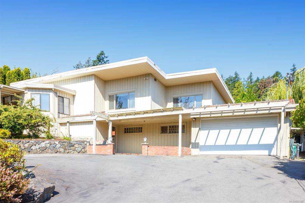 Saanich, BC V8N 4A1,3990 Locarno Lane
