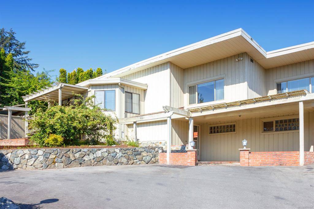 Saanich, BC V8N 4A1,3990 Locarno Lane