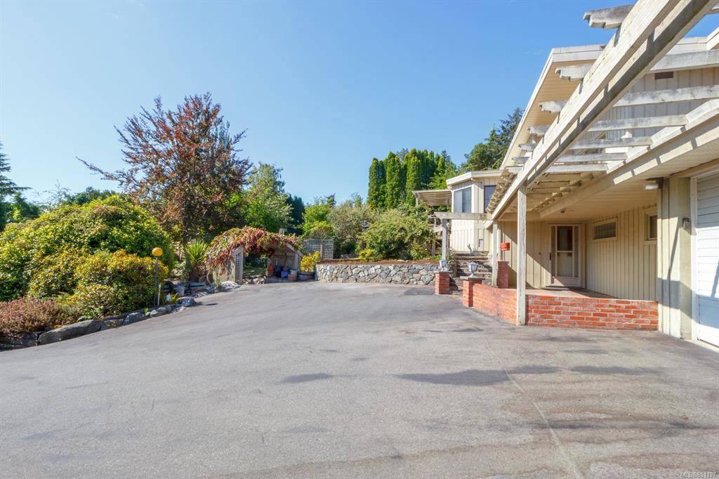 Saanich, BC V8N 4A1,3990 Locarno Lane