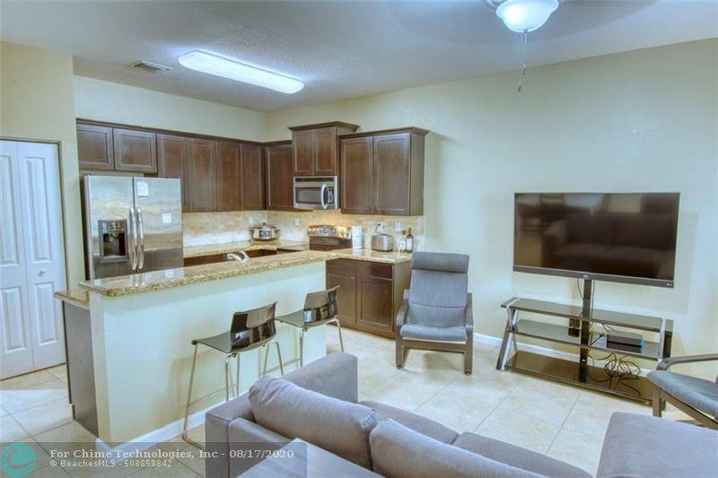 Pompano Beach, FL 33060,216 SW 7th Ct  #216