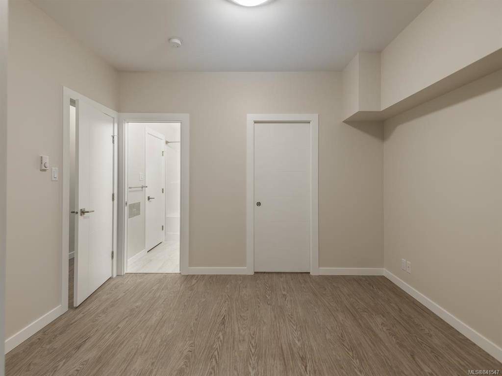 Nanaimo, BC V9R 0J3,91 Chapel St #207