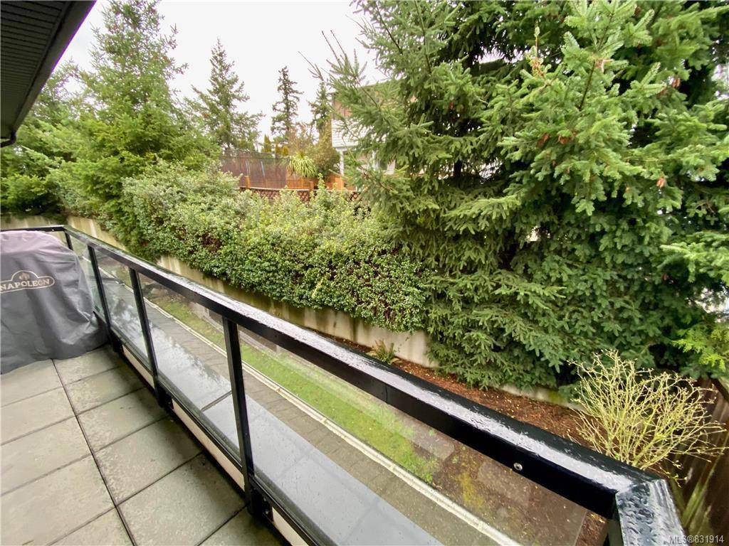 Esquimalt, BC V9A 2X6,934 CRAIGFLOWER Rd #13