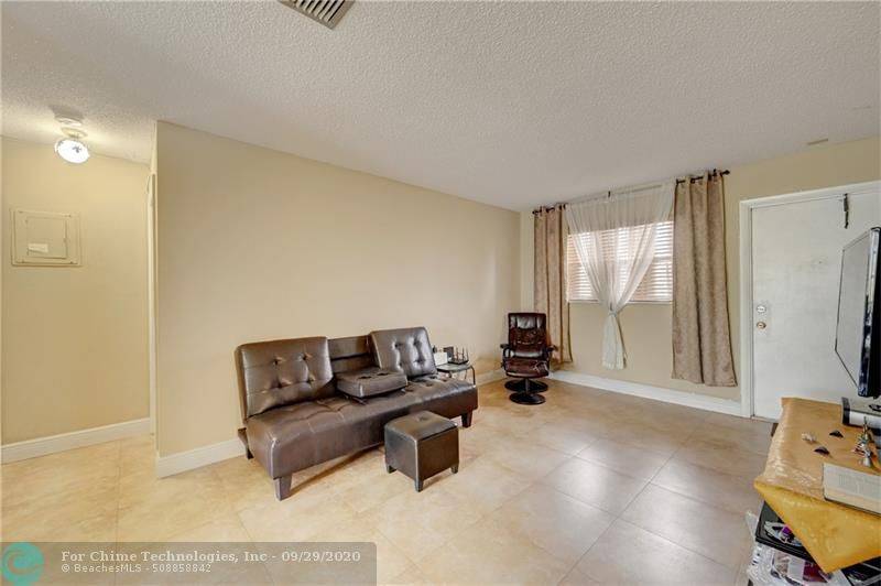 Deerfield Beach, FL 33064,941 Crystal Lake Dr  #205