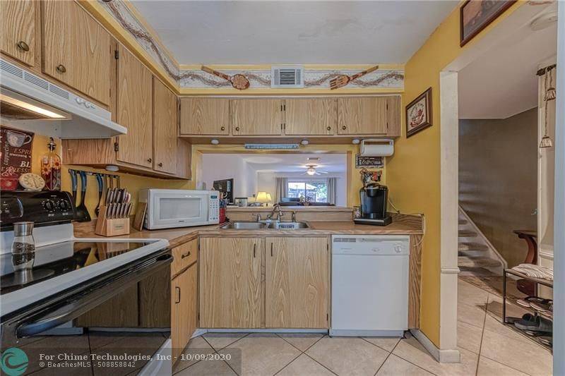 Oakland Park, FL 33309,3016 S Oakland Forest Dr  #2902