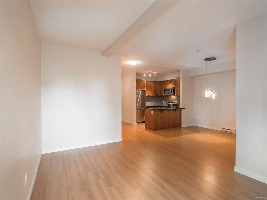 Nanaimo, BC V9R 5H3,99 Chapel St #406