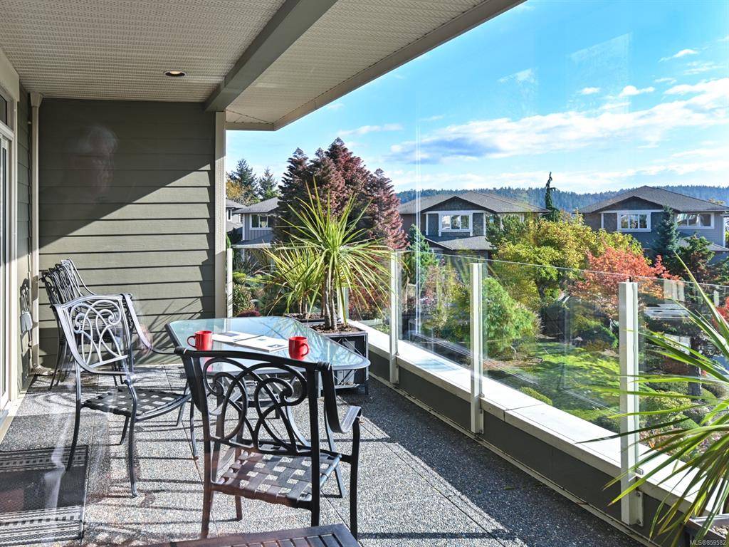 3032 Waterstone Way #203, Nanaimo, BC V9T 6S8