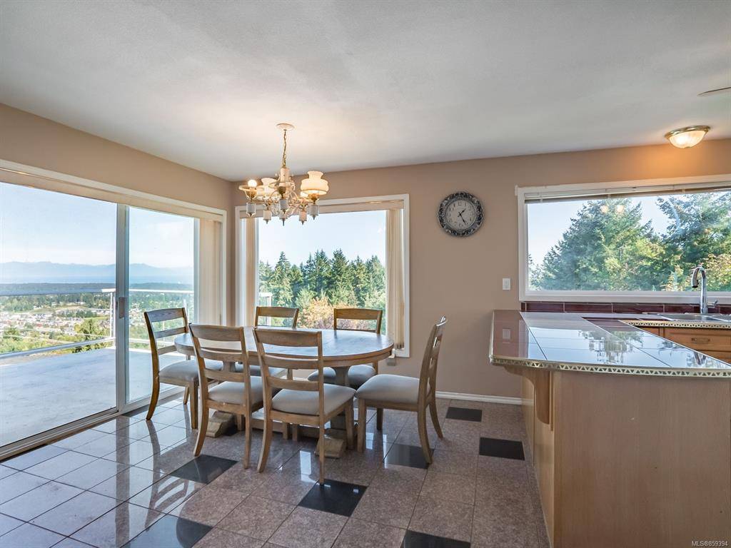 Nanaimo, BC V9R 5X3,376 Trinity Dr