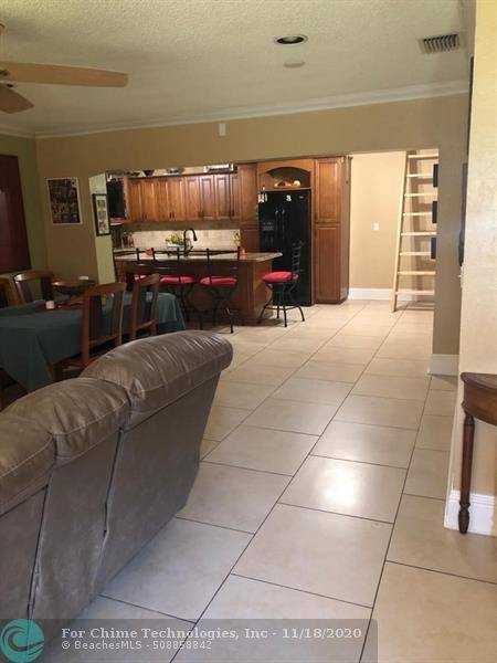 Hialeah, FL 33015,8101 NW 170th St