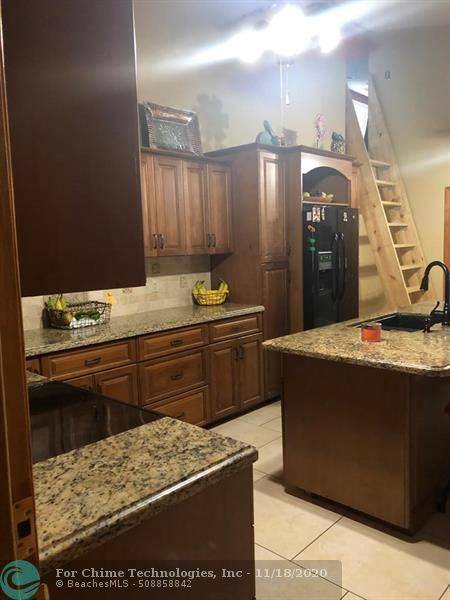 Hialeah, FL 33015,8101 NW 170th St