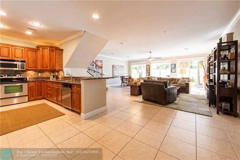 Fort Lauderdale, FL 33304,1782 NE 9th St #4