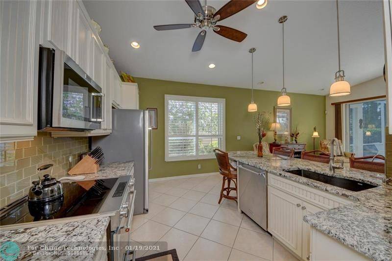 Stuart, FL 34997,6967 SE Twin Oaks Cir