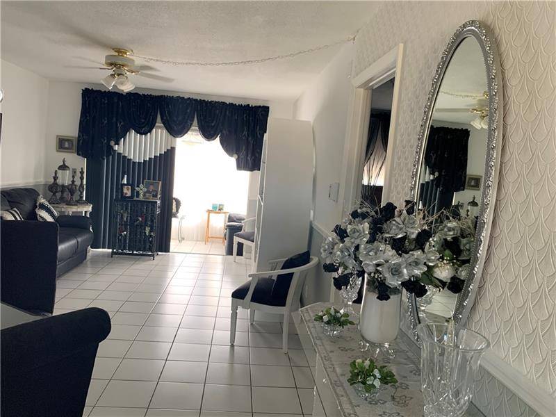 Lauderdale Lakes, FL 33313,2800 NW 47th Ter  #405B