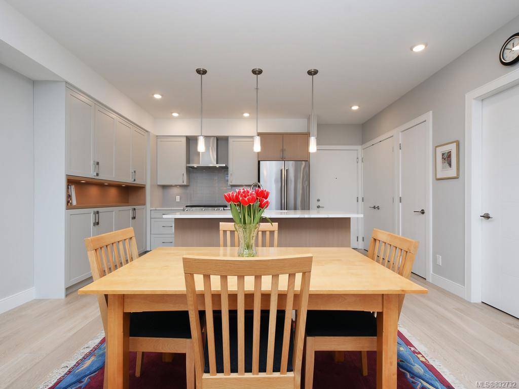 Sidney, BC V8L 4N3,2447 Henry Ave #102