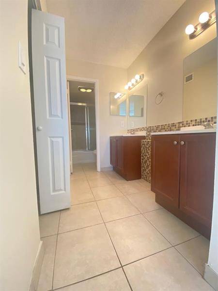 Lauderhill, FL 33319,6300 S Falls Circle Dr  #401